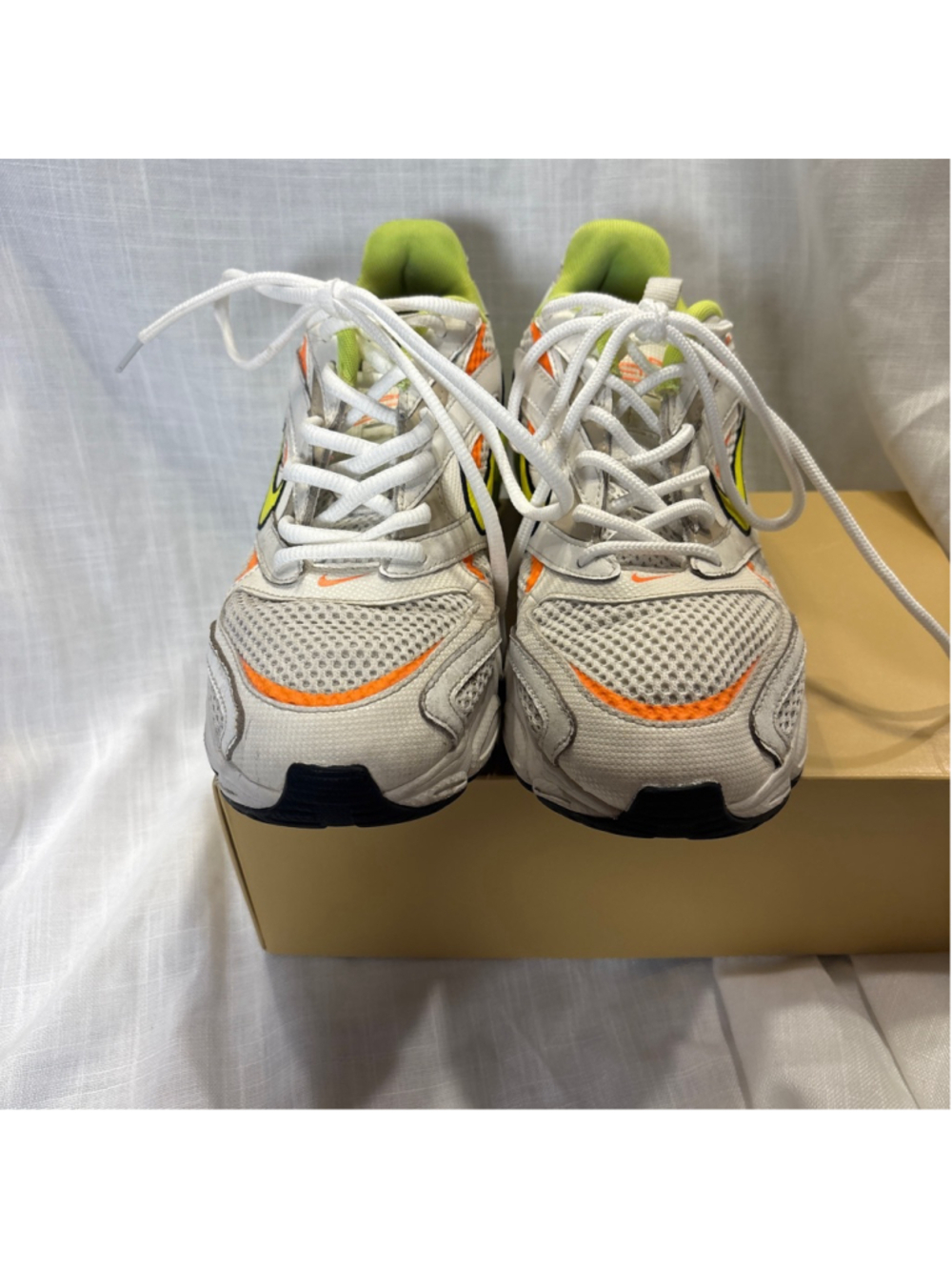 Nike Wmns Zoom Air Fire 'Summit White Volt' sz 9.5 - Picture 6 of 7